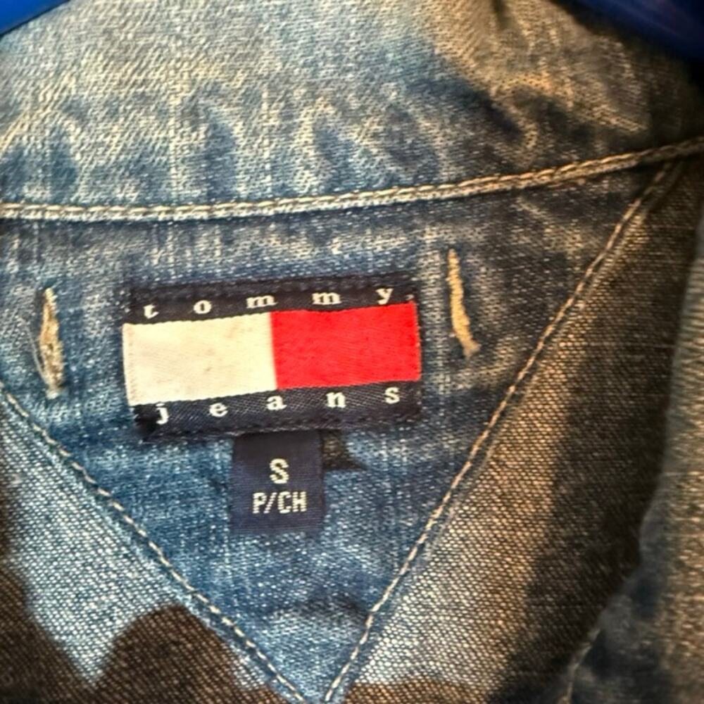 Tommy Jeans Small Vintage Light Wash Denim Jacket Button Up Faded Look - Picture 3 of 7
